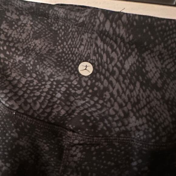 Danskin leggings black snakeskin print size small - Picture 6 of 6